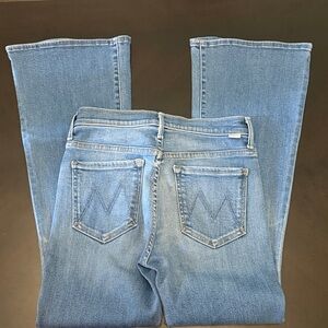 Mother Denim Petite Lil’ Weekend jeans in Layover. Size 27